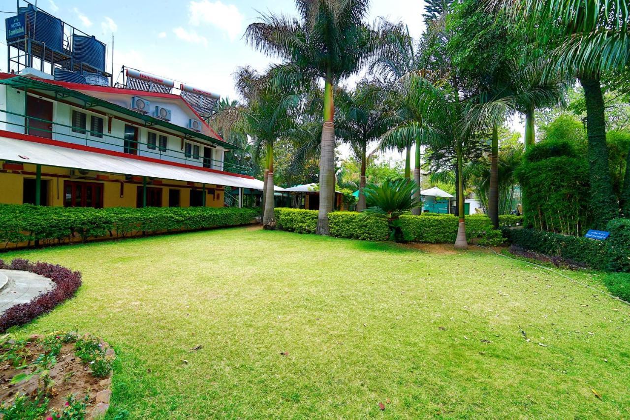 Hotel Samiralok Mount Âbû Extérieur photo